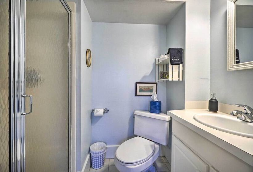 The Porch House  Located In Historic Village