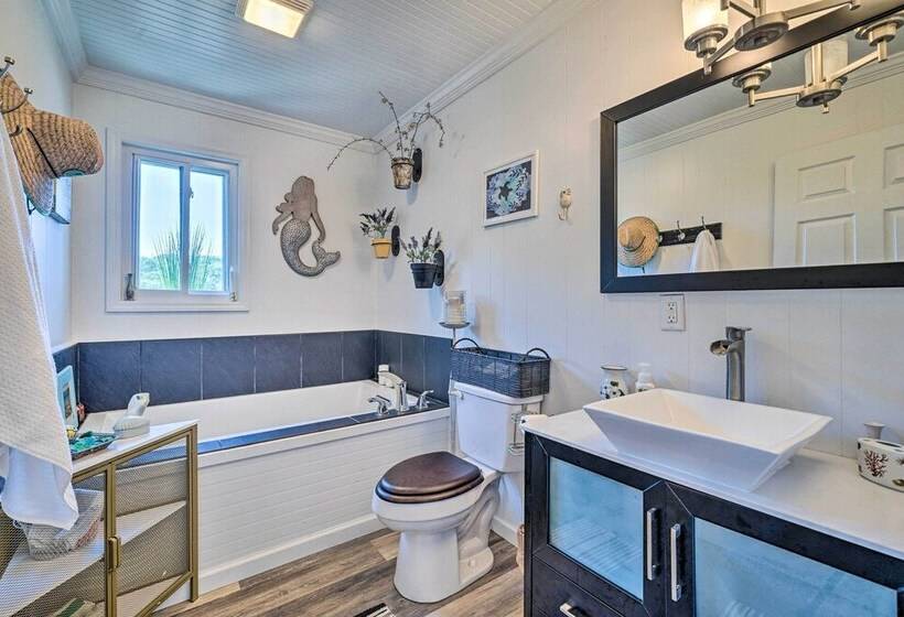 Topsail Beach Villa: Outdoor Oasis W/ Hot Tub