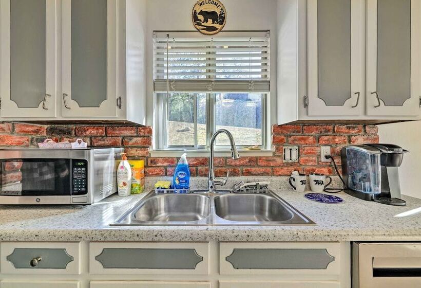 Game Room & Mtn Views: Tuolumne Hideaway!