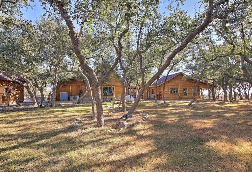 Twin Acres Scenic Ranch In Texas Hill Country