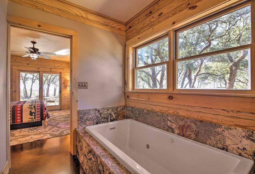 Twin Acres Scenic Ranch In Texas Hill Country