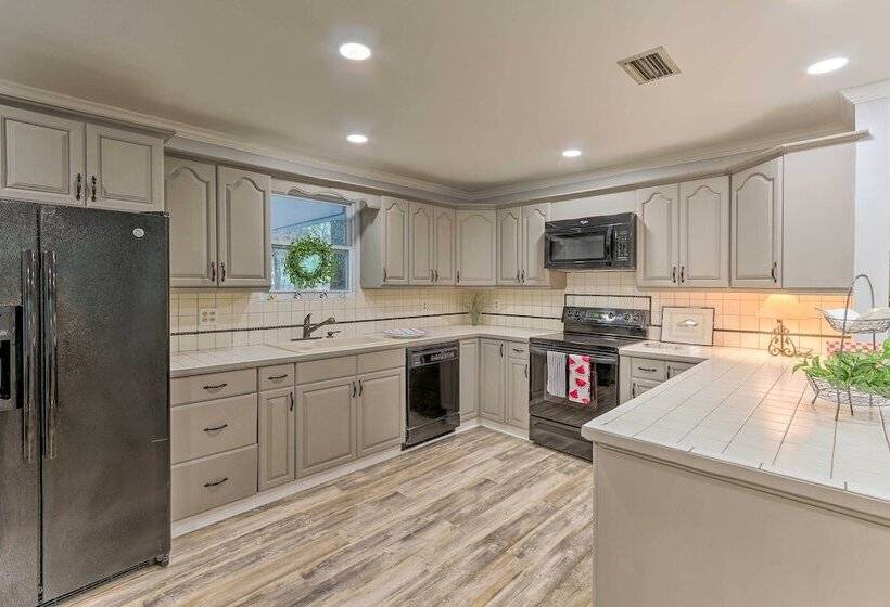 1 Mi To Old Town Bluffton: Home W/ Screened Porch