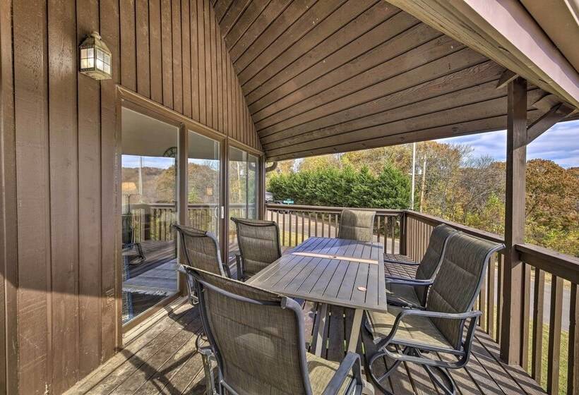 Updated Kingsport Home W/ Deck + Mtn Views!