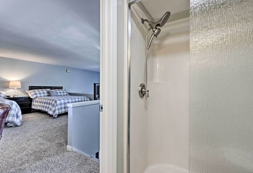 Lake View Margaritaville Retreat W/ Screened Porch