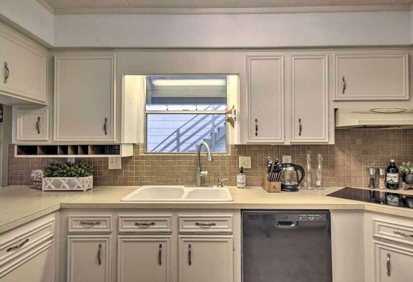 Updated Richmond Escape W/ Pool + Guest House