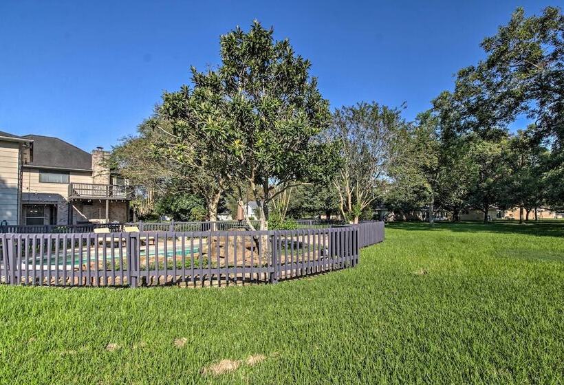 Updated Richmond Escape W/ Pool + Guest House