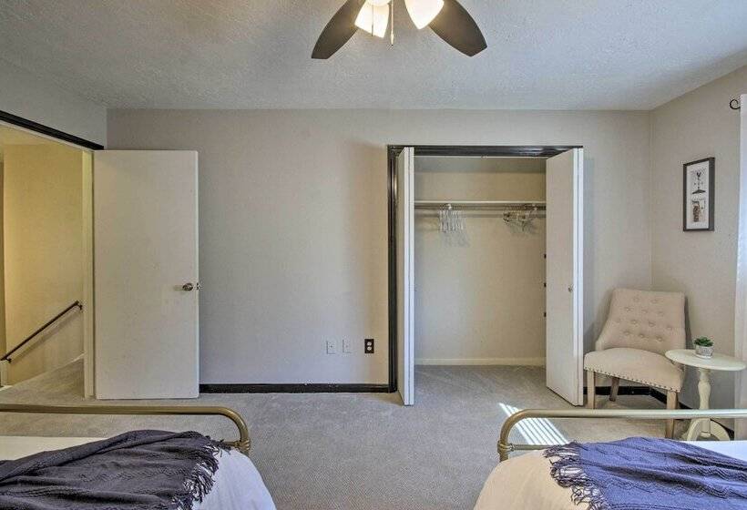 Updated Richmond Escape W/ Pool + Guest House