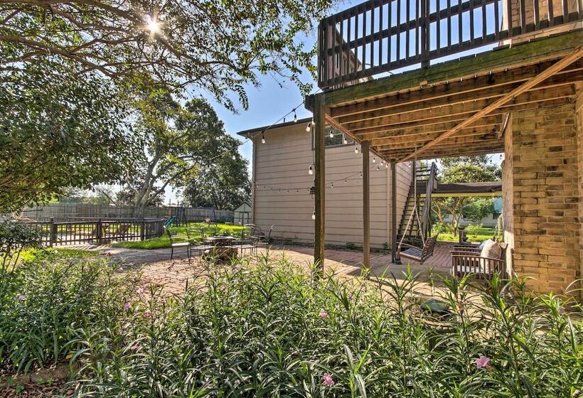 Updated Richmond Escape W/ Pool + Guest House