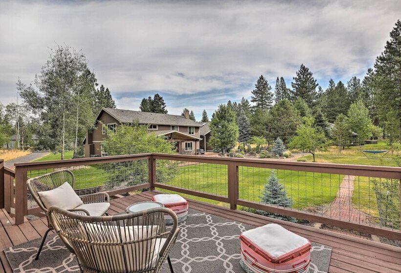 Upscale Bend Barn W/ Deck   Close To Trails!