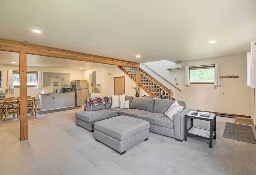 Upscale Bend Barn W/ Deck   Close To Trails!