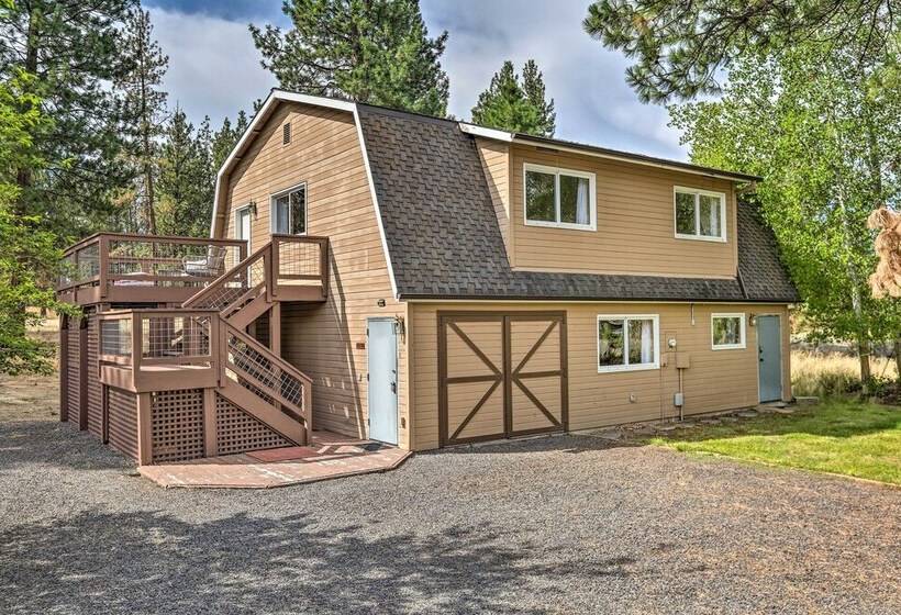 Upscale Bend Barn W/ Deck   Close To Trails!