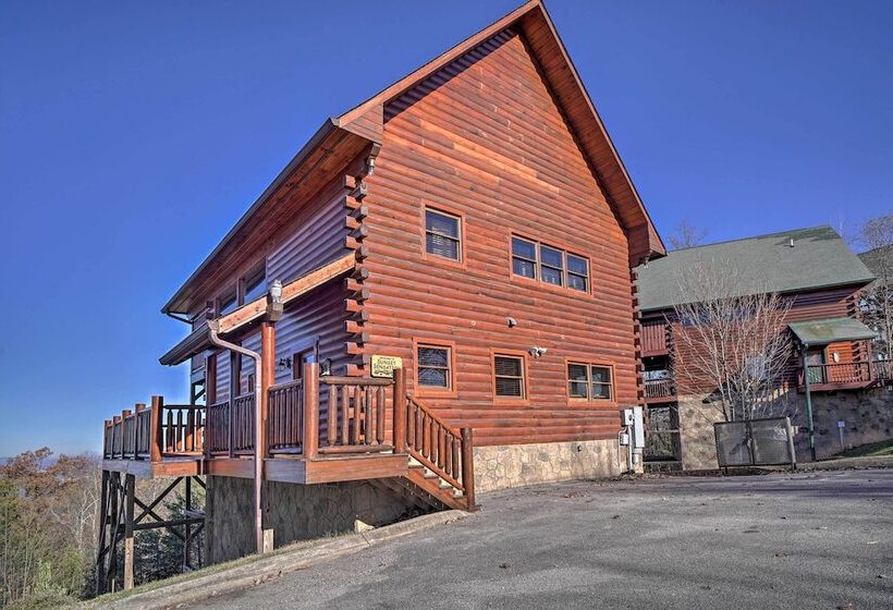 Upscale Sevierville Retreat W/ Deck & Hot Tub!