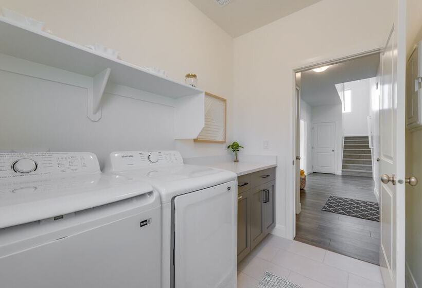 Patio, Game Room & Pool Access: Washington Gem