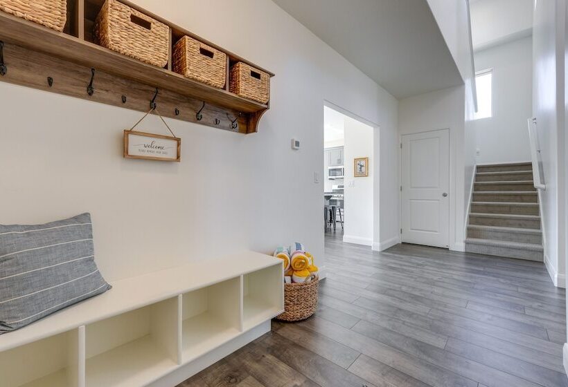 Patio, Game Room & Pool Access: Washington Gem