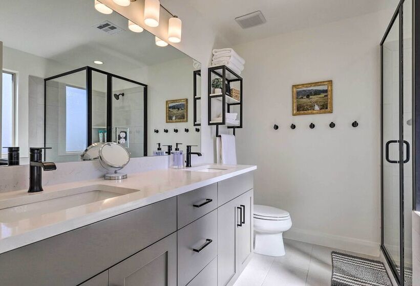 Patio, Game Room & Pool Access: Washington Gem