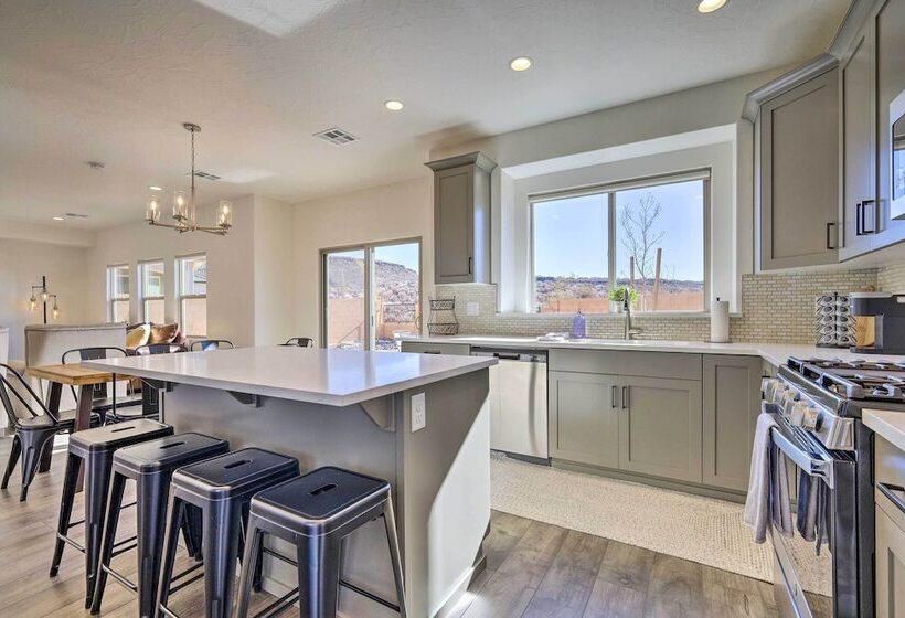 Patio, Game Room & Pool Access: Washington Gem