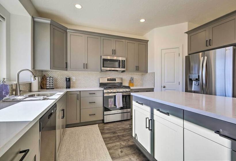 Patio, Game Room & Pool Access: Washington Gem