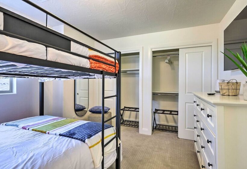 Patio, Game Room & Pool Access: Washington Gem