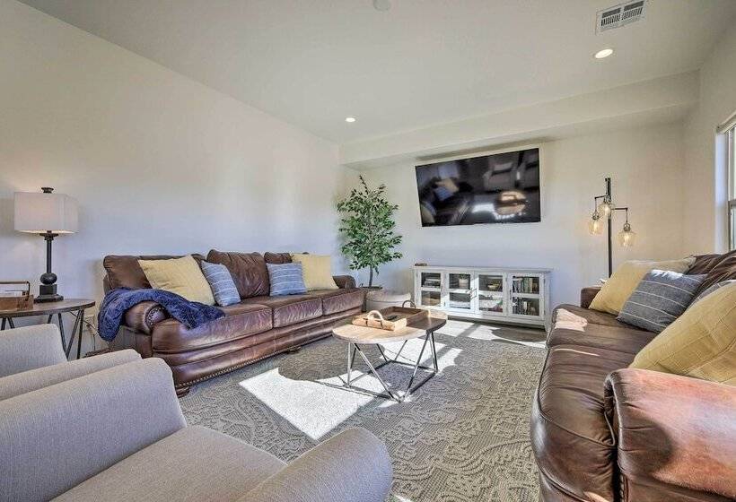 Patio, Game Room & Pool Access: Washington Gem