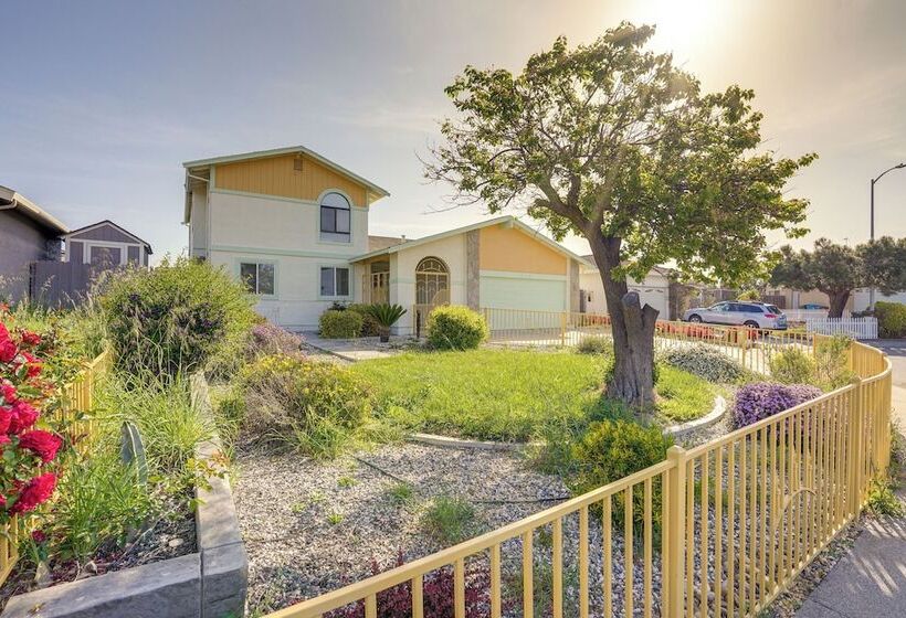 Vallejo Home W/spacious Deck, Hot Tub & Views