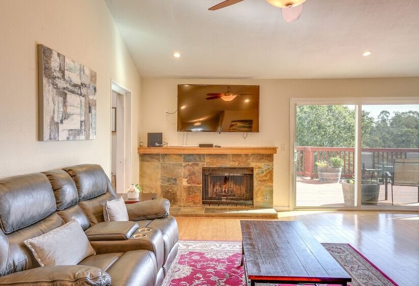 Vallejo Home W/spacious Deck, Hot Tub & Views