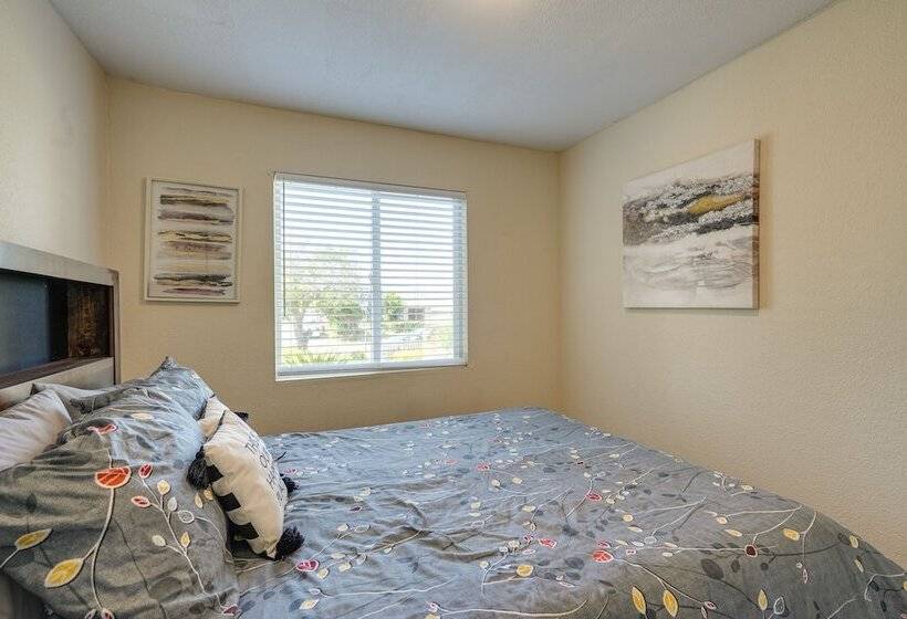 Vallejo Home W/spacious Deck, Hot Tub & Views