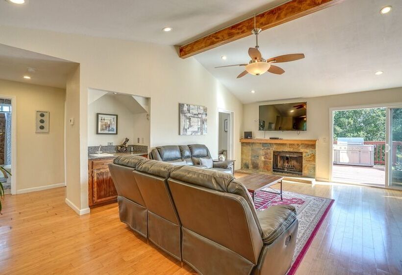 Vallejo Home W/spacious Deck, Hot Tub & Views