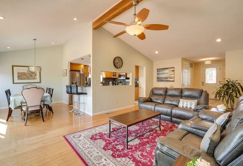 Vallejo Home W/spacious Deck, Hot Tub & Views