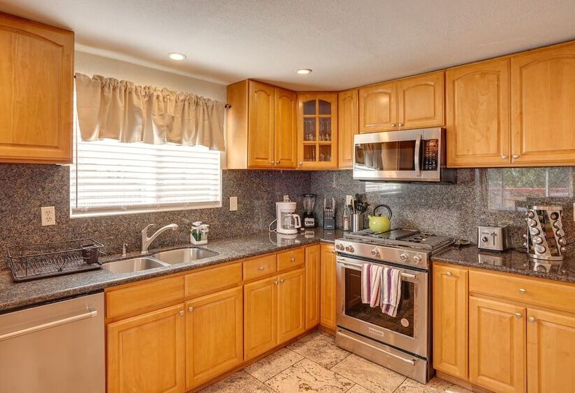 Vallejo Home W/spacious Deck, Hot Tub & Views