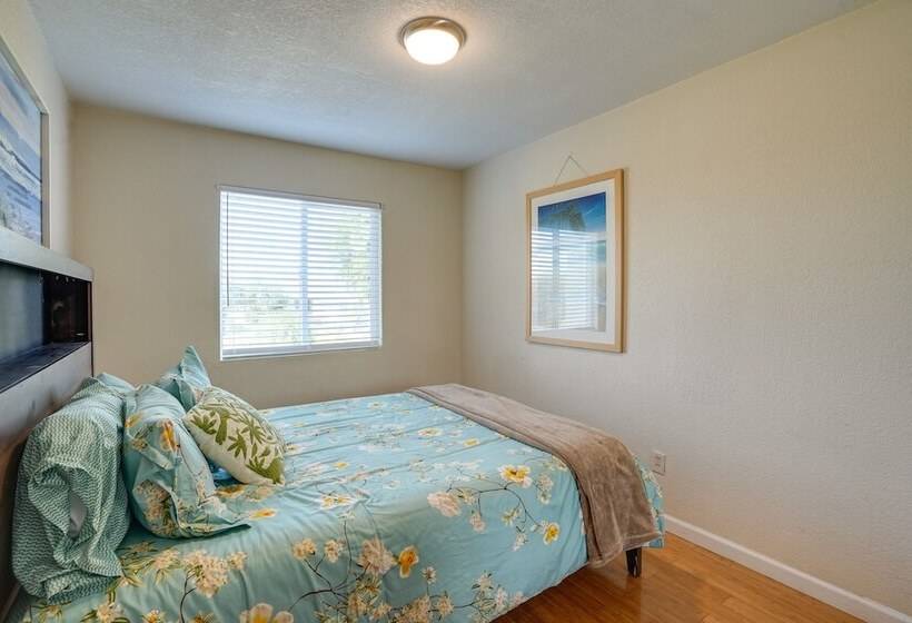 Vallejo Home W/spacious Deck, Hot Tub & Views