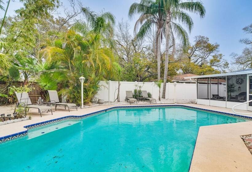 Vibrant Largo Home: Heated Pool, Lake Views!