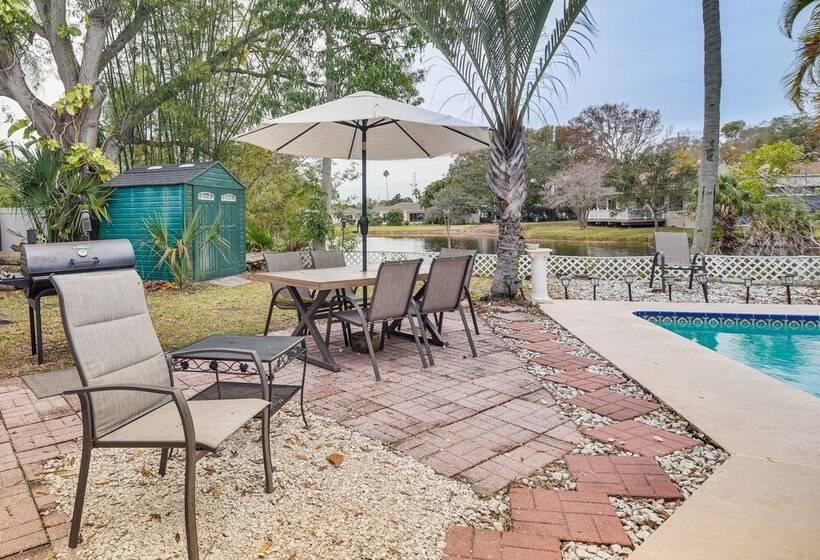 Vibrant Largo Home: Heated Pool, Lake Views!