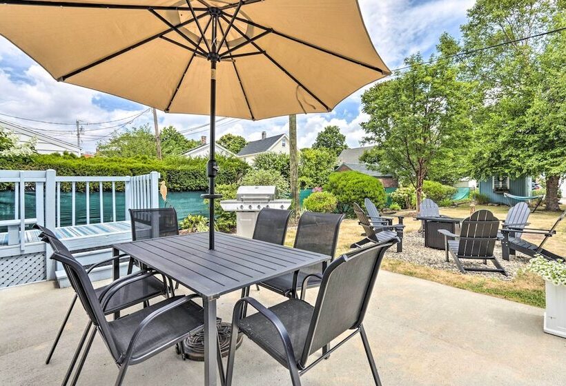 Walkable New Haven Retreat W/ Ocean Views!