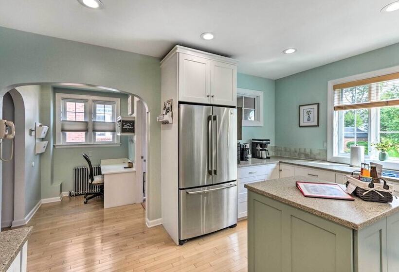 Walkable New Haven Retreat W/ Ocean Views!