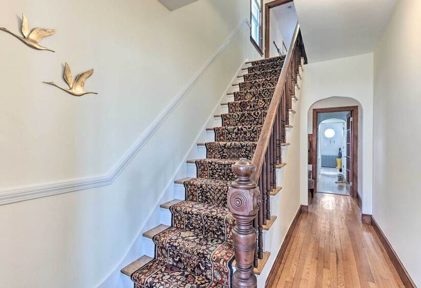 Walkable New Haven Retreat W/ Ocean Views!