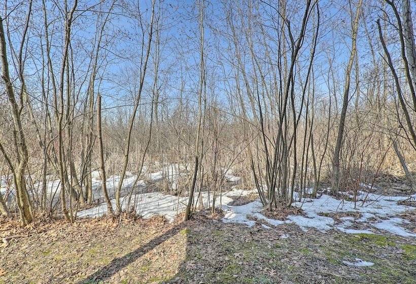 Warm & Woodsy Rothbury Escape W/ Loft & Porch