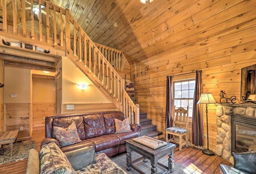 Warm & Woodsy Rothbury Escape W/ Loft & Porch