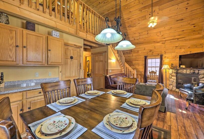 Warm & Woodsy Rothbury Escape W/ Loft & Porch