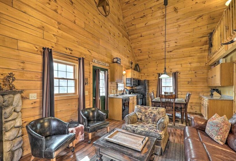 Warm & Woodsy Rothbury Escape W/ Loft & Porch