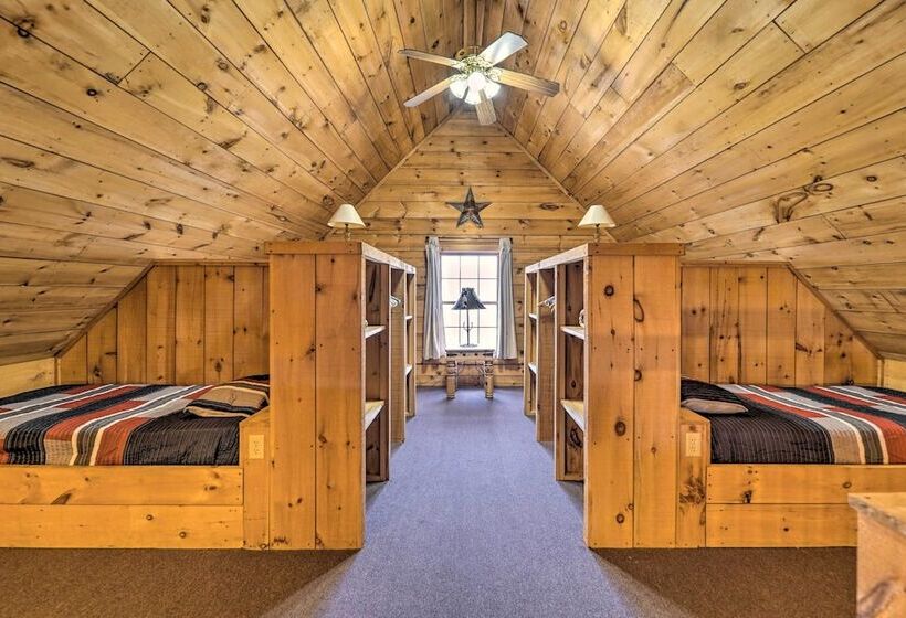 Warm & Woodsy Rothbury Escape W/ Loft & Porch