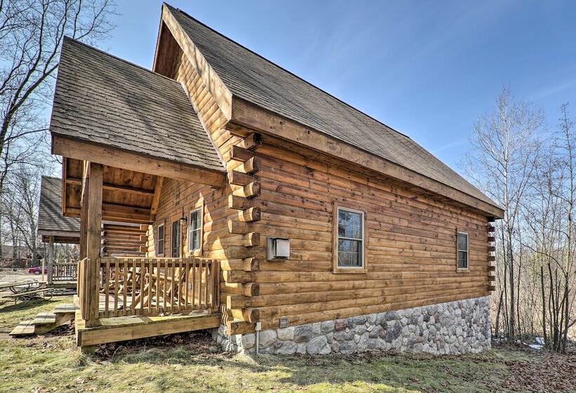 Warm & Woodsy Rothbury Escape W/ Loft & Porch