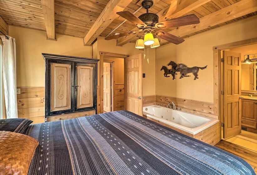 Warm & Woodsy Rothbury Escape W/ Loft & Porch