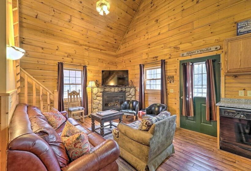Warm & Woodsy Rothbury Escape W/ Loft & Porch