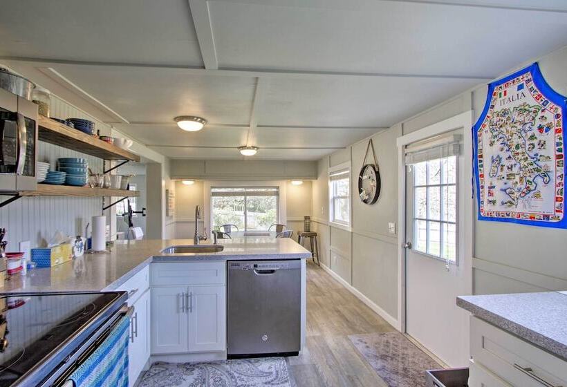 Waterfront Anderson Island Home W/kayaks