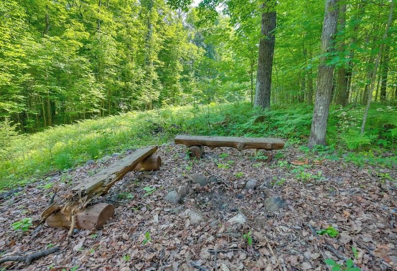 Waterfront Cottage W/ Dock On Papoose Lake!