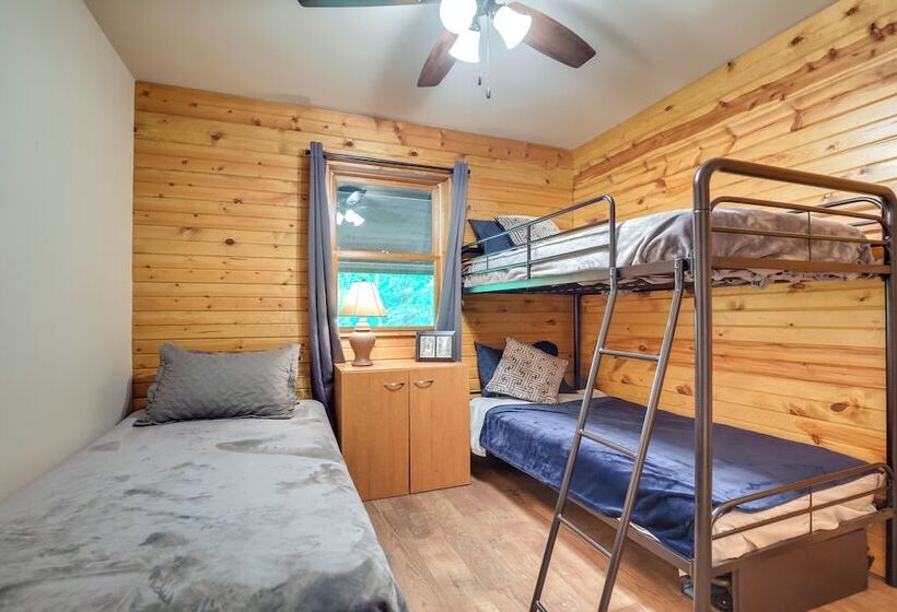 Waterfront Cottage W/ Dock On Papoose Lake!