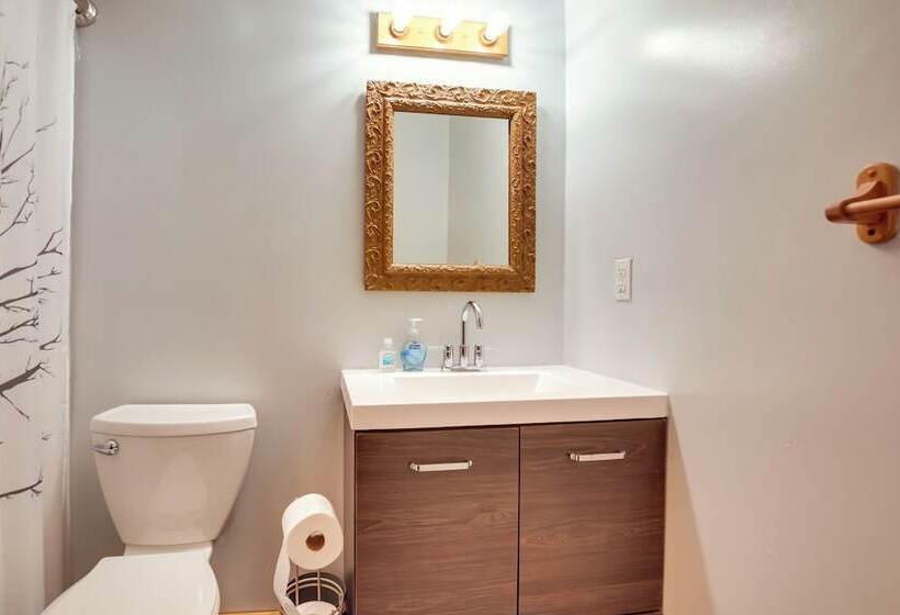 Waterfront Cottage W/ Dock On Papoose Lake!