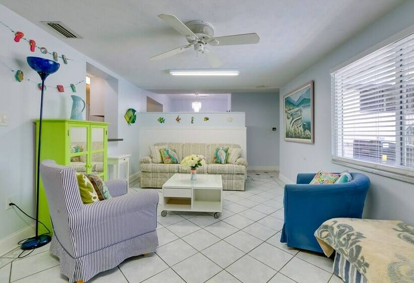 Waterfront Crystal River Hideaway W/ Canal Access!