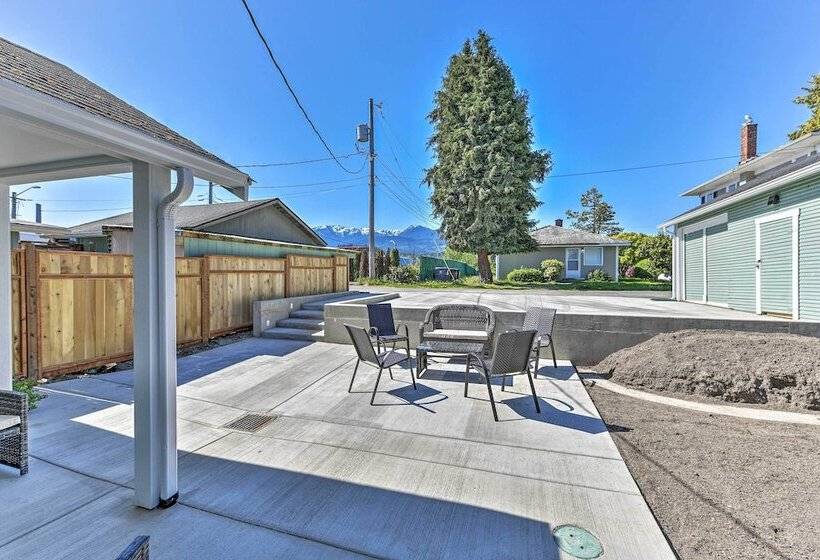 Waterfront Home ~ 6 Mi To Olympic National Park!