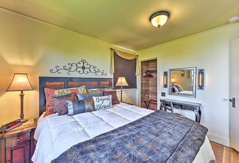 Waterfront Home ~ 6 Mi To Olympic National Park!